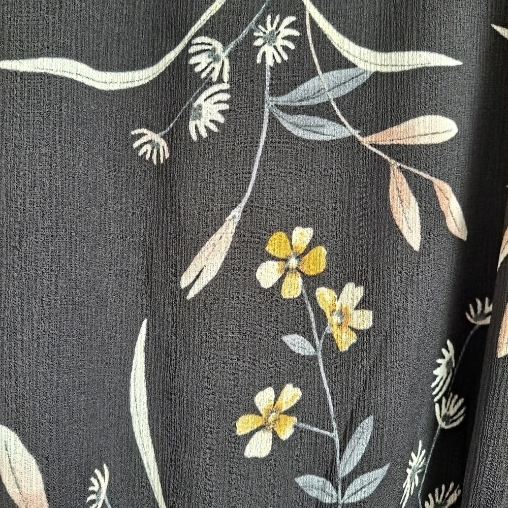 NWT Lulus Black Floral  Wrap Dress  Size M - Picture 4 of 9